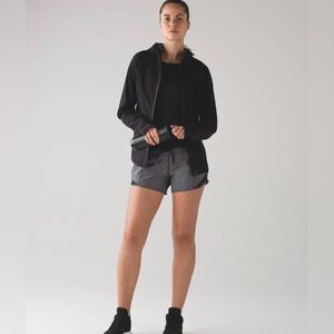 Lululemon Hotty Hot 4” Short Reflective
Frozen Fizz Reflective Silver Size 8